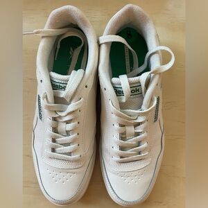 Reebok Court Advance sneakers in Chalk and Green